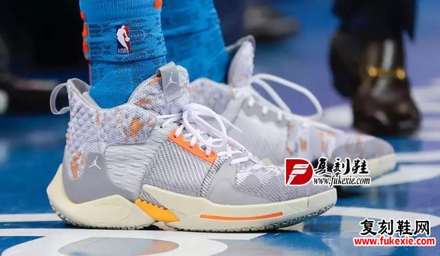 NBA球员今日上脚:保罗最新签名鞋来了,AND1经典战靴再现!