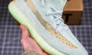 巴斯夫真爆大底 Adidas Yeezy 350 Boost V2  “Hyperspace” 薄荷绿配色 亚洲限定