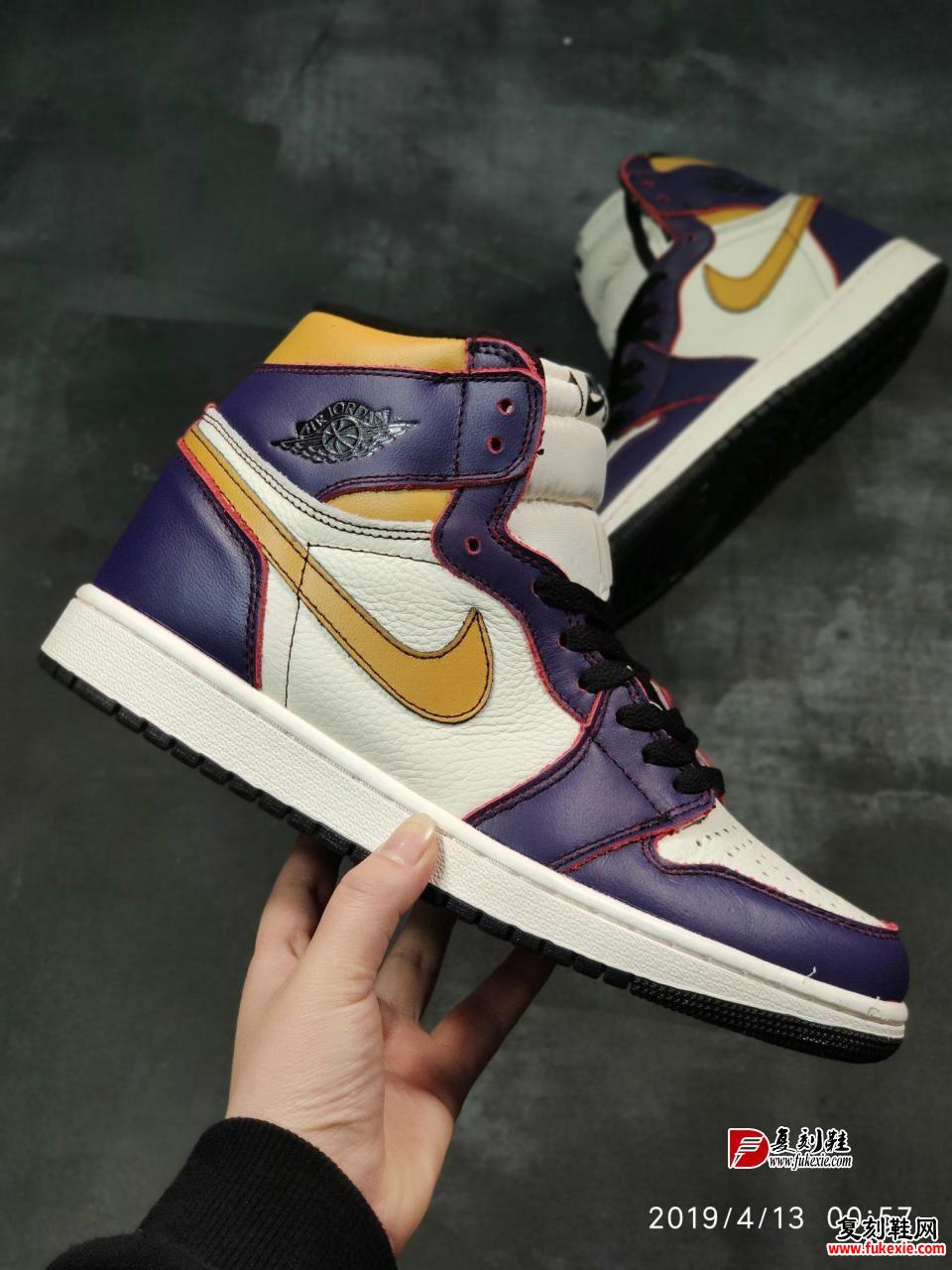 全新配色Nike SB x Air Jordan 1 Retro High OGNike SB与Jordan Brand合作打造的新配色滑板鞋Air Jordan 1 High之一