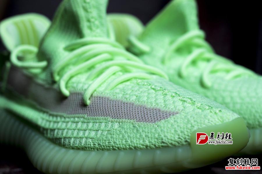 adidas YEEZY Boost 350 V2 “Glow in the dark”