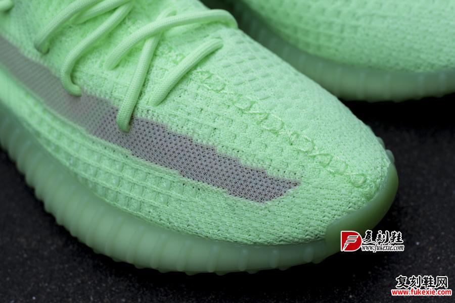 adidas YEEZY Boost 350 V2 “Glow in the dark”