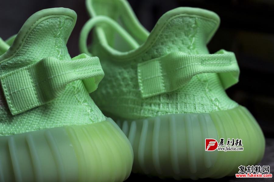 adidas YEEZY Boost 350 V2 “Glow in the dark”