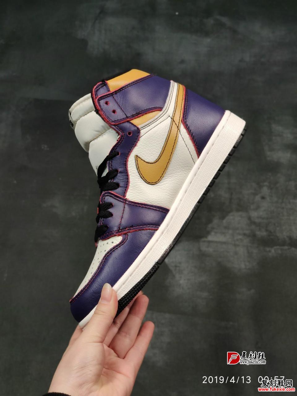 全新配色Nike SB x Air Jordan 1 Retro High OGNike SB与Jordan Brand合作打造的新配色滑板鞋Air Jordan 1 High之一