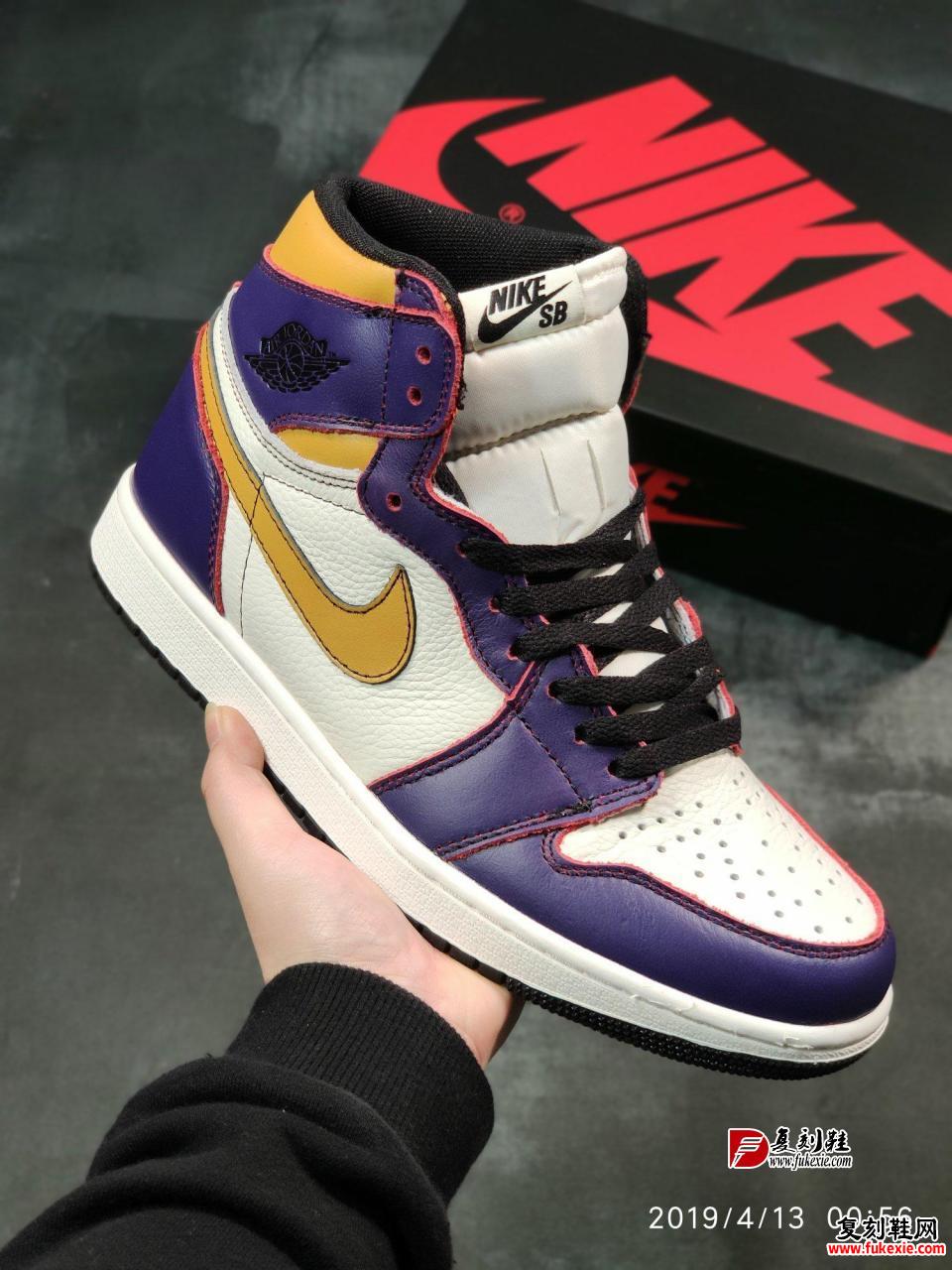 全新配色Nike SB x Air Jordan 1 Retro High OGNike SB与Jordan Brand合作打造的新配色滑板鞋Air Jordan 1 High之一