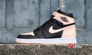 Air Jordan 1 “CRIMSON TINT” 黑粉荔枝纹