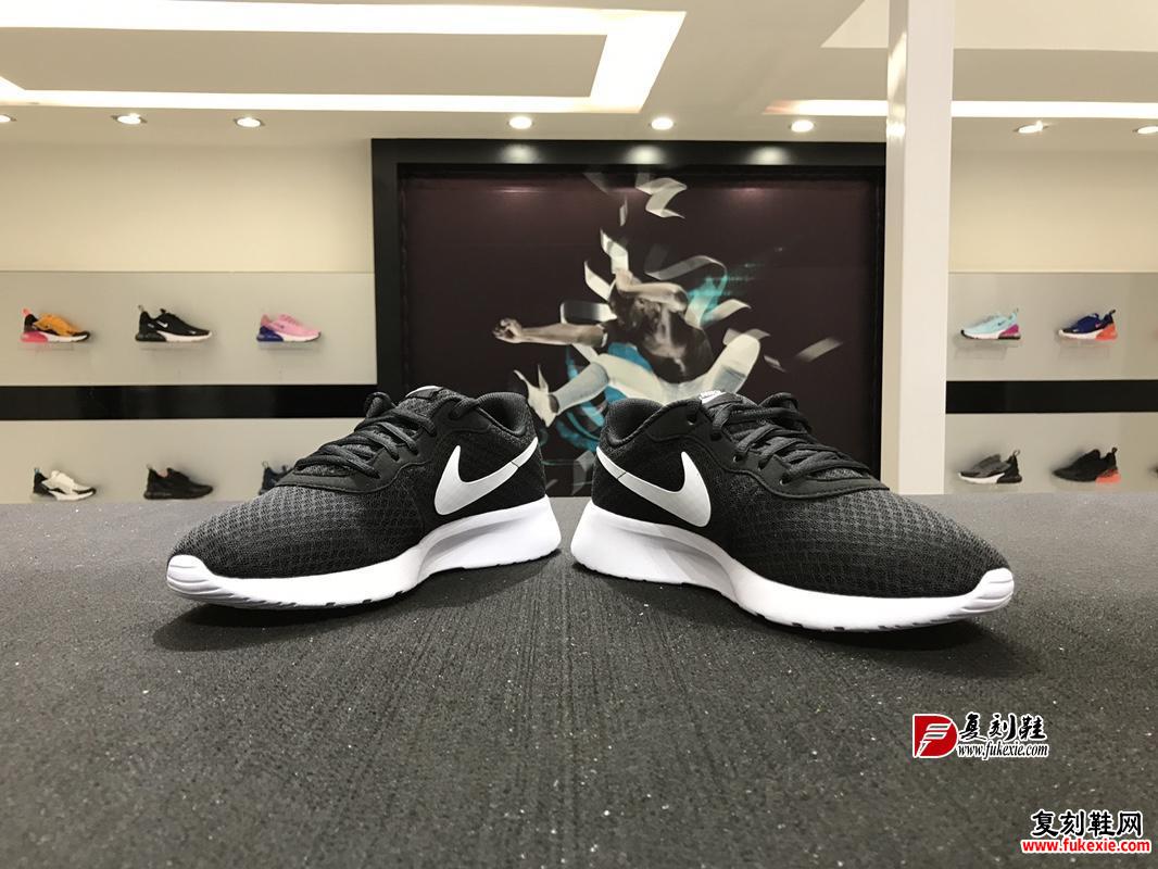 耐克Nike Tanjun简约休闲情侣缓震轻便百搭跑步鞋 货号：812654-011