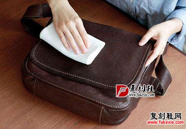 发霉了就扔?不做败家子,揭示皮革保养奥秘
