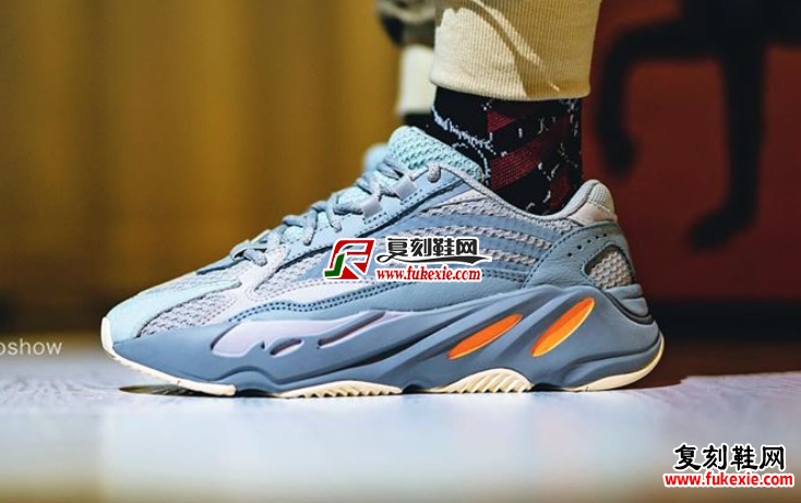 adidas Yeezy Boost 700 V2 “Inertia” 实物首度曝光| 复刻鞋网 fukexie.com