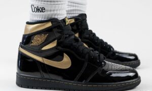 Air Jordan 1 Black Gold 555088-032在脚上