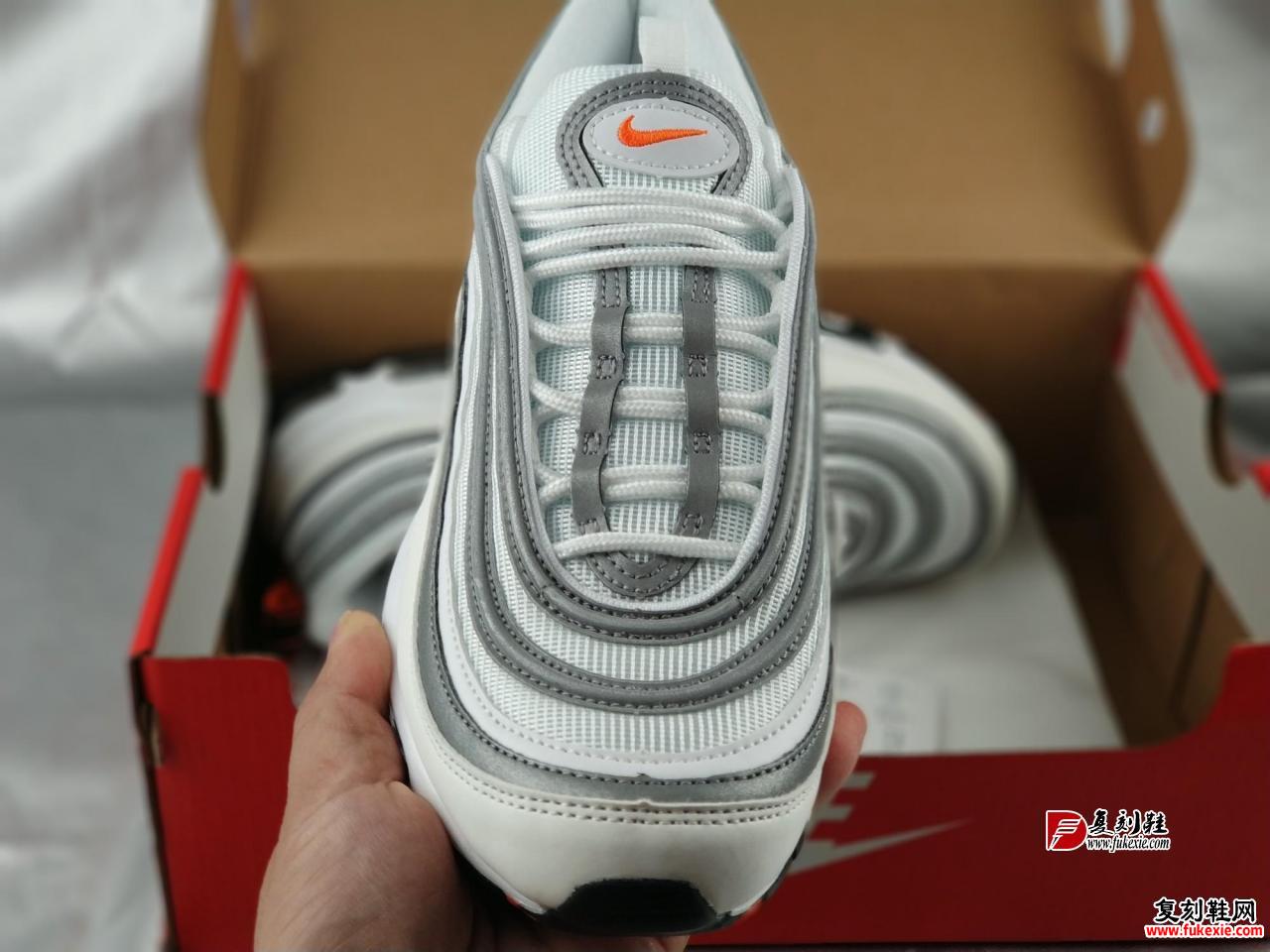 Air Max 97 PRM 灰橙此款以魅惑十足的灰橙装饰鞋身，