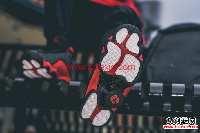 Air Jordan 13红黑配色bred复刻版上脚图