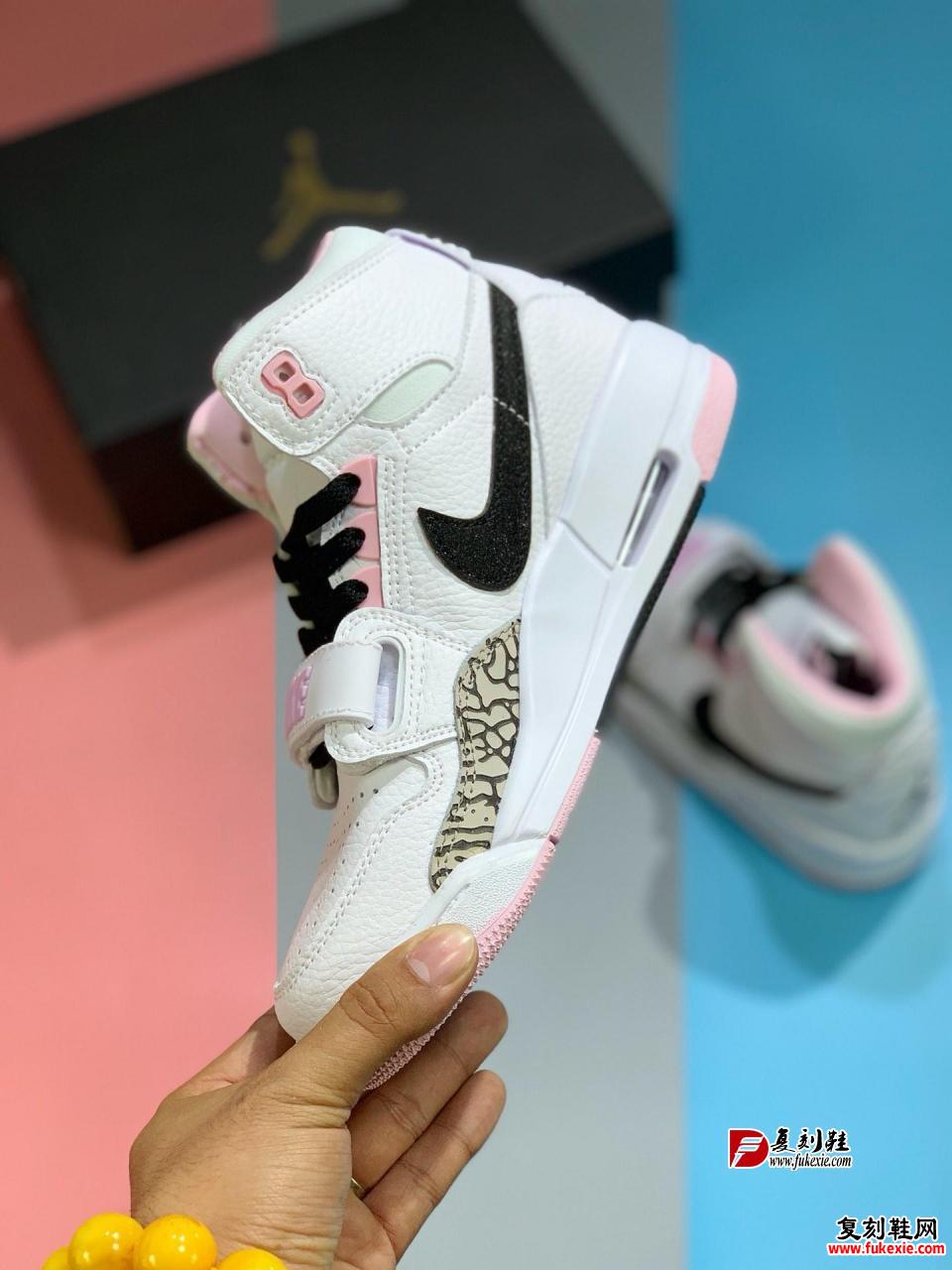 Air Jordan  Legacy 312 黑白粉