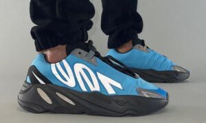 adidas Yeezy Boost 700 MNVN Bright Cyan GZ3079场内