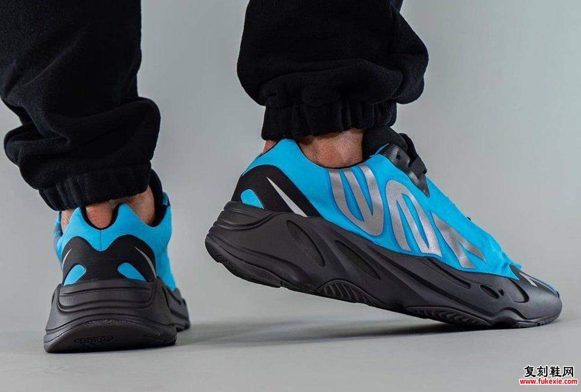 adidas Yeezy Boost 700 MNVN Bright Cyan GZ3079场内