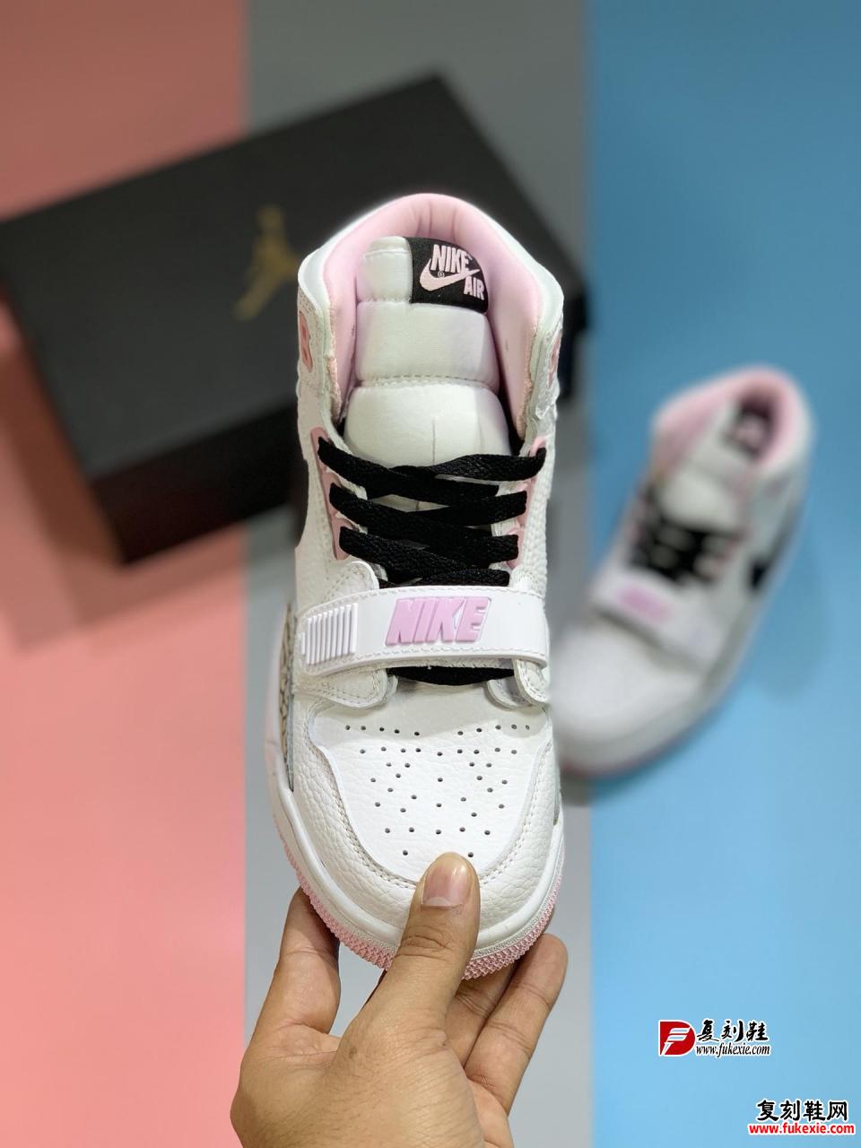 Air Jordan  Legacy 312 黑白粉