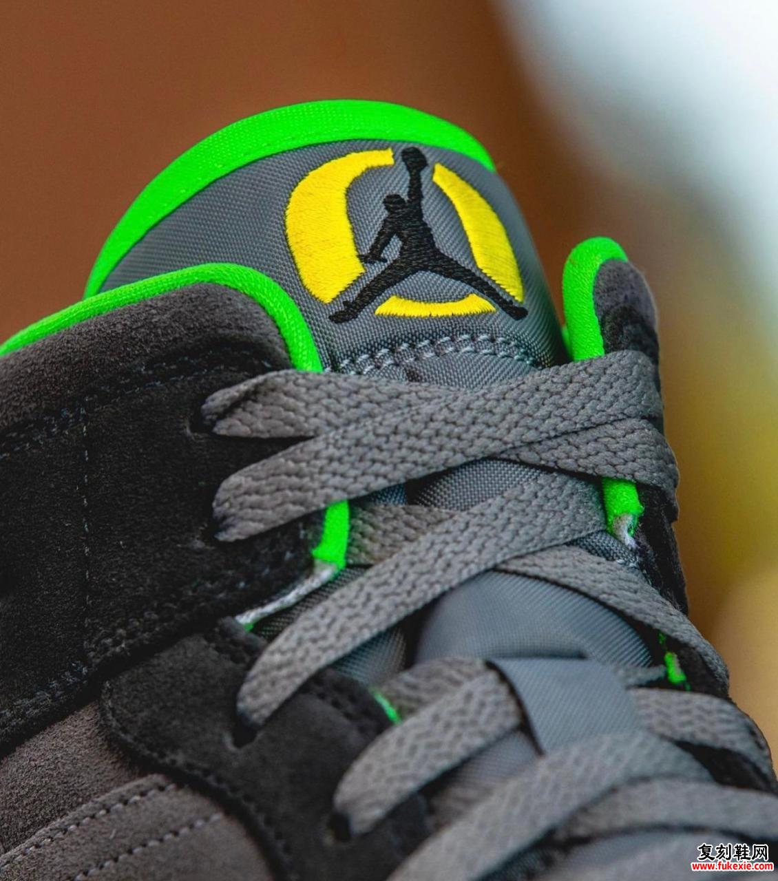 Air Jordan 1 Mid Oregon Ducks PE 2021