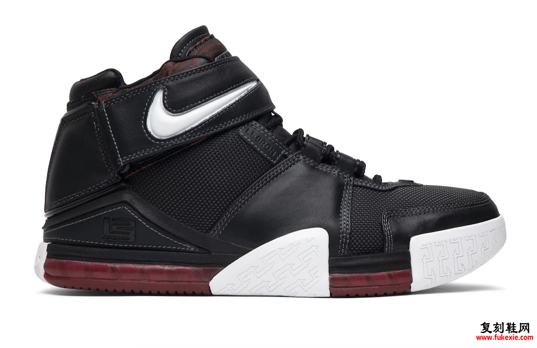 Nike LeBron 2 Retro 2022 发布日期