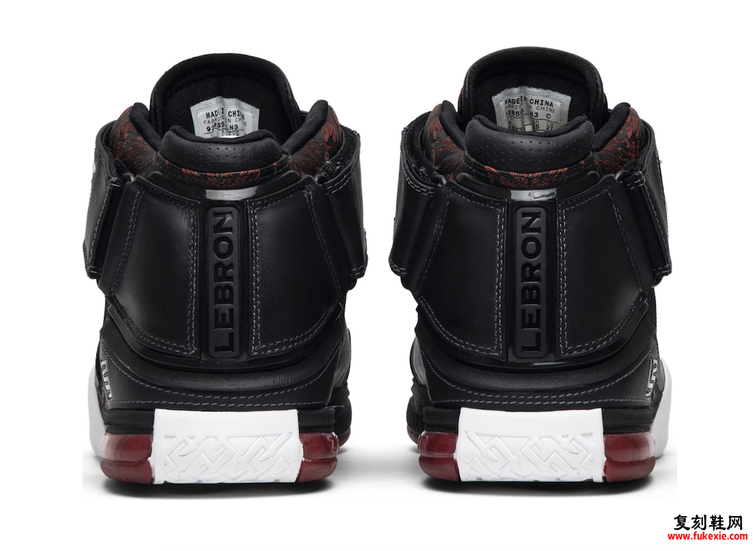 Nike LeBron 2 Retro 2022 发布日期