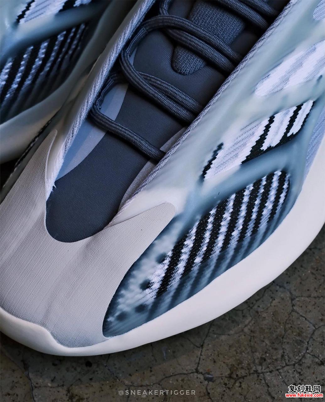 adidas Yeezy 700 V3 Fade Salt ID1674 发布日期定价
