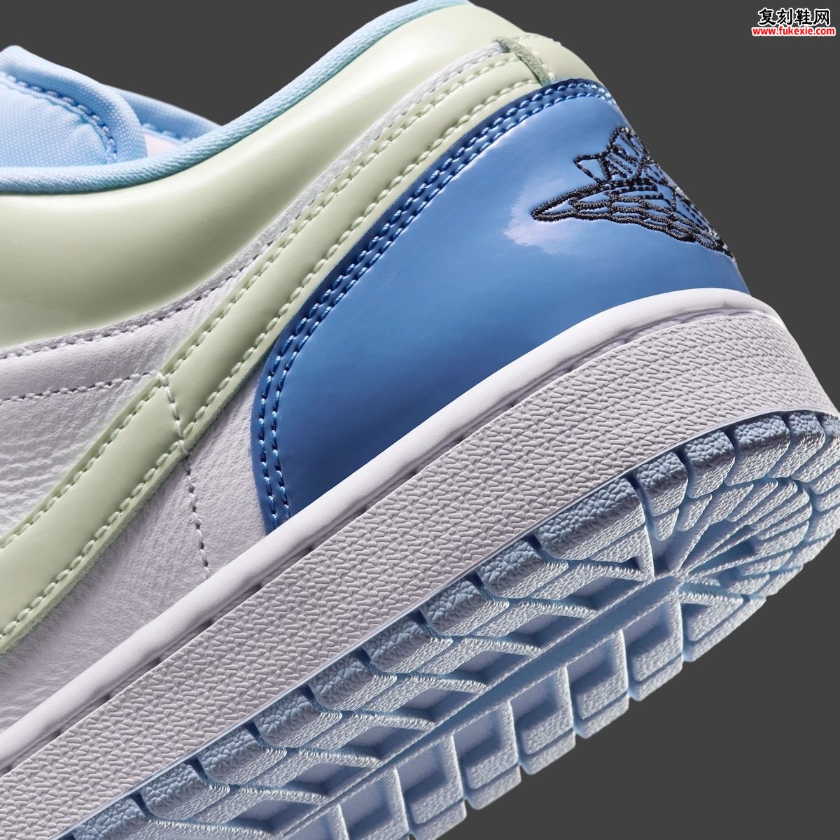 Air Jordan 1 Low “Mismatched Patent” 7月20日正式发售,粉绿蓝错位漆皮演绎俏皮不对称美学插图6 Air Jordan 1 Low “Mismatched Patent” 7月20日正式发售,粉绿蓝错位漆皮演绎俏皮不对称美学
