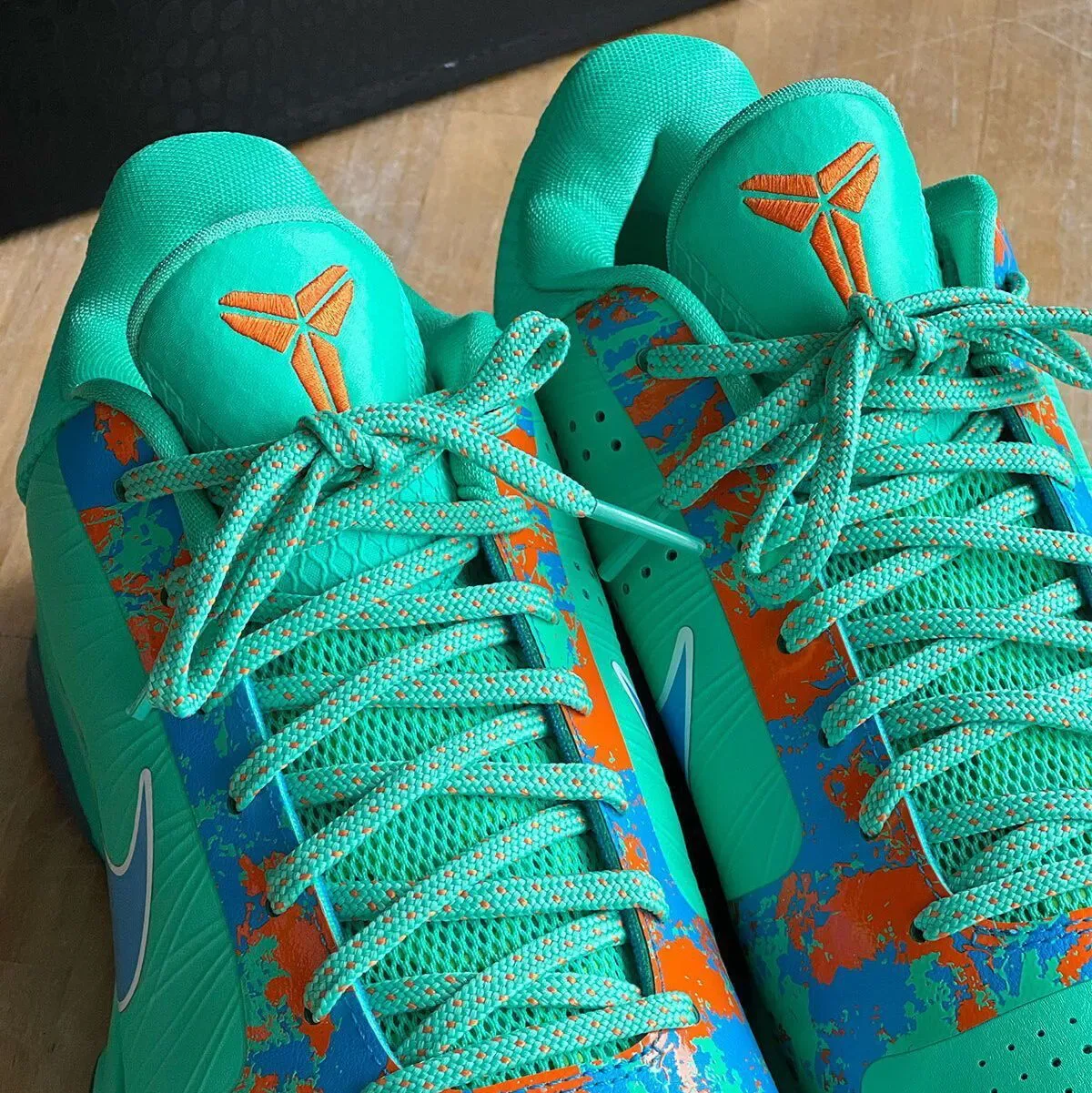 从球员独占到公开发售：Nike Kobe 5 Protro “NY vs. NY” 2026年8月4日登陆 Foot Locker