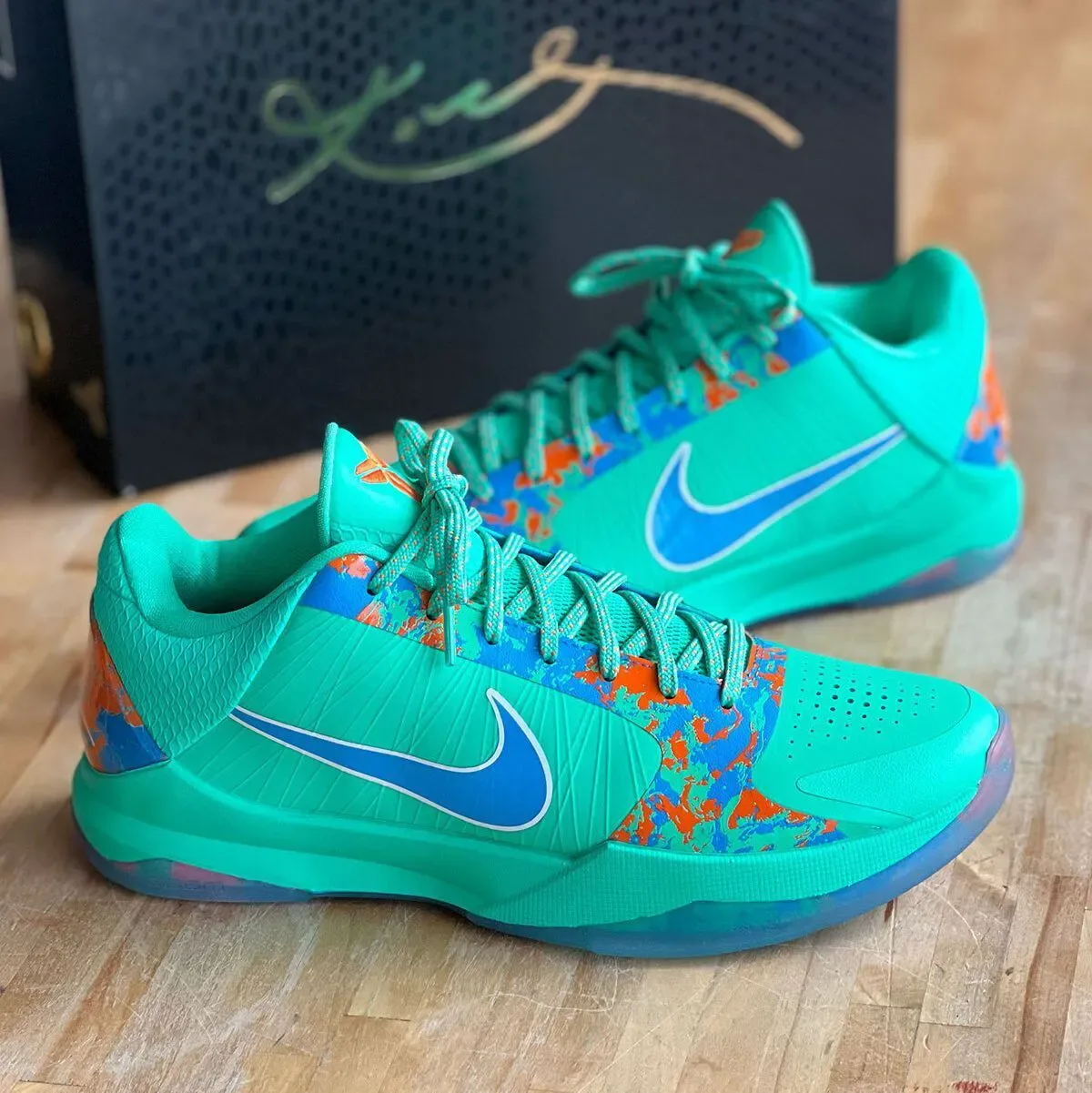 从球员独占到公开发售：Nike Kobe 5 Protro “NY vs. NY” 2026年8月4日登陆 Foot Locker