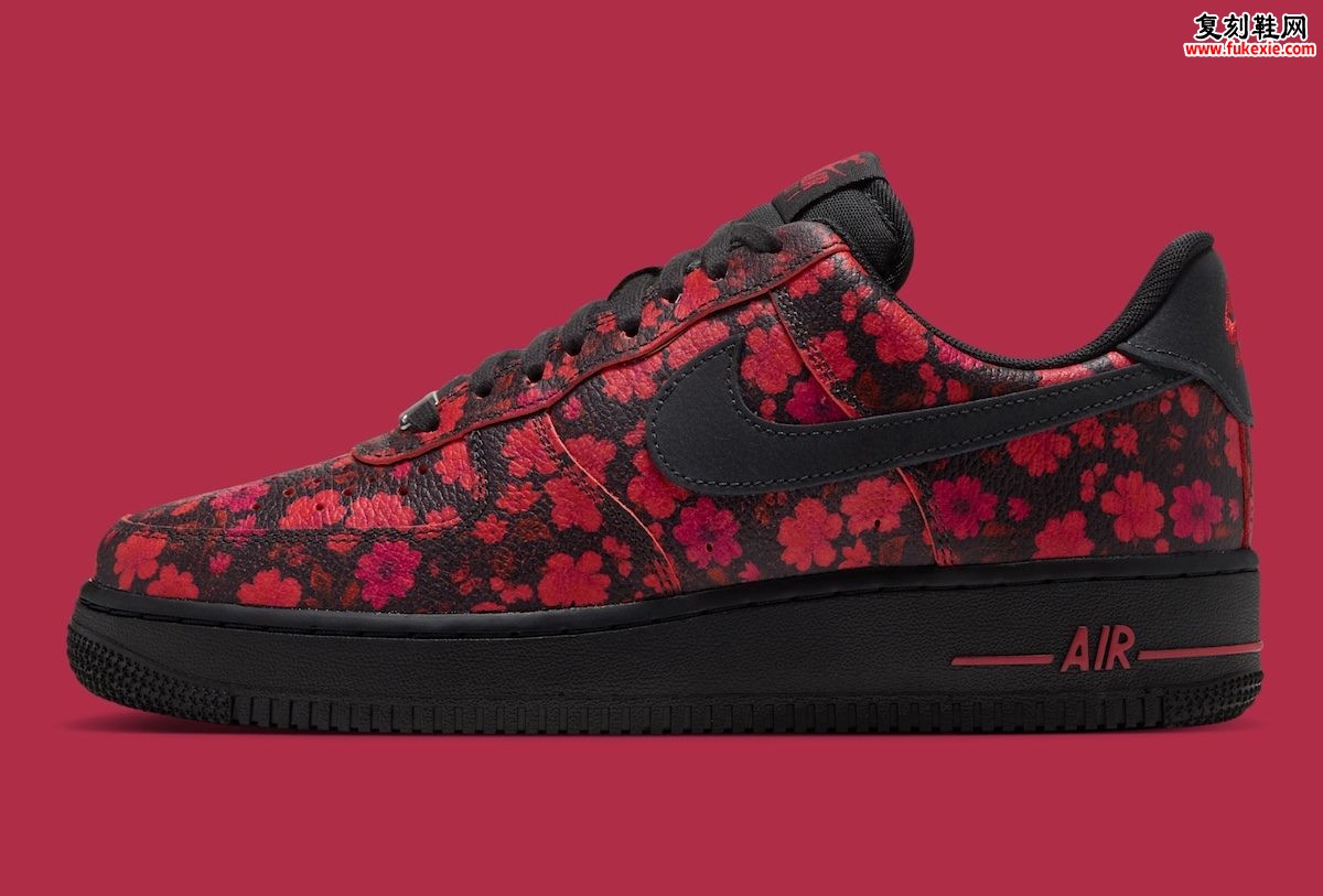 Nike Air Force 1 Low Covered in “Red Floral”黑色绒面革满印花卉刺绣女款2026年8月16日发售插图1 Nike Air Force 1 Low Covered in “Red Floral”黑色绒面革满印花卉刺绣女款2026年8月16日发售