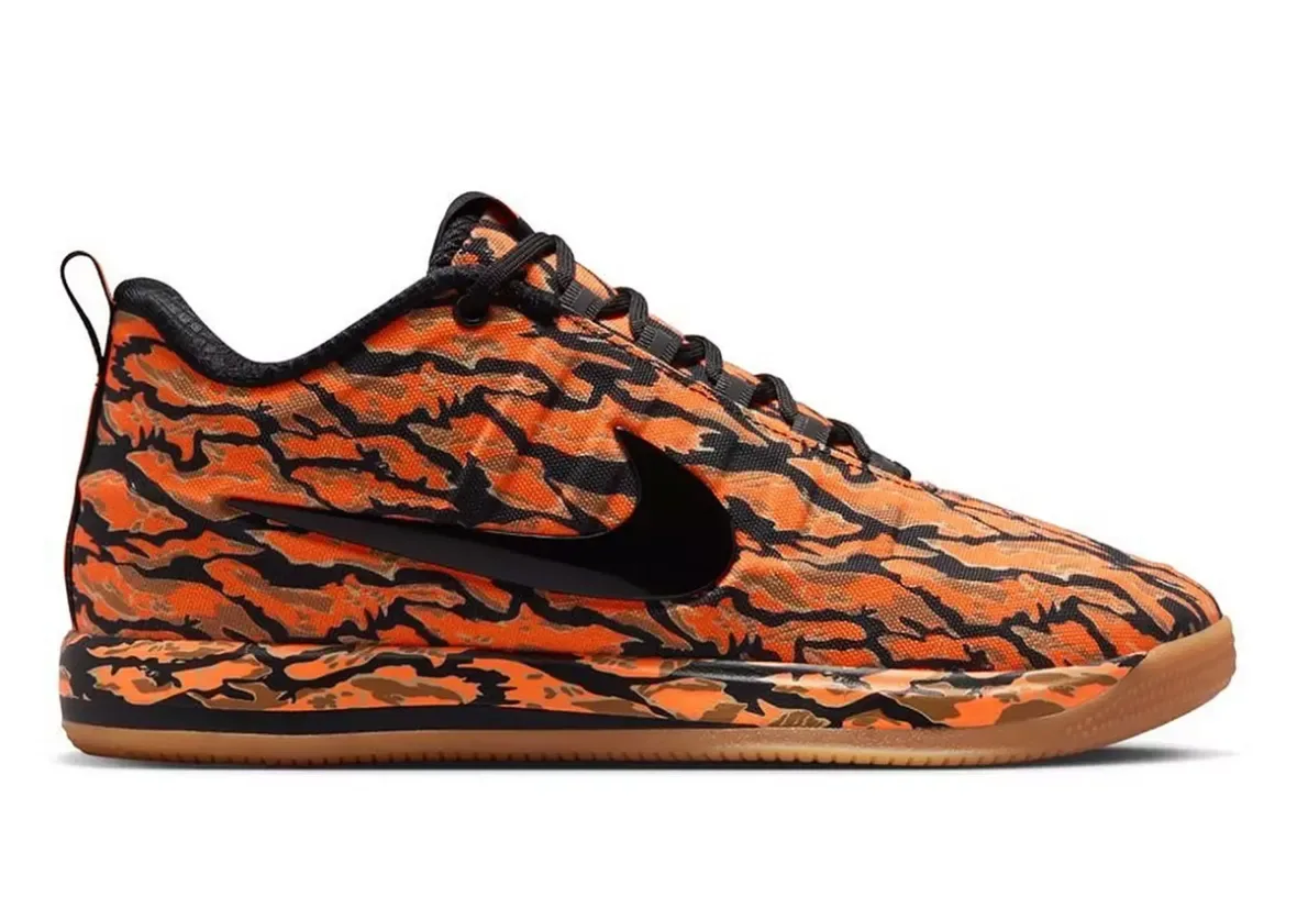 Devin Booker亲穿Nike Book 2“Tiger Camo”猛虎出闸,全鞋面虎纹迷彩成Book系列最狂野之作插图1 Devin Booker亲穿Nike Book 2“Tiger Camo”猛虎出闸,全鞋面虎纹迷彩成Book系列最狂野之作