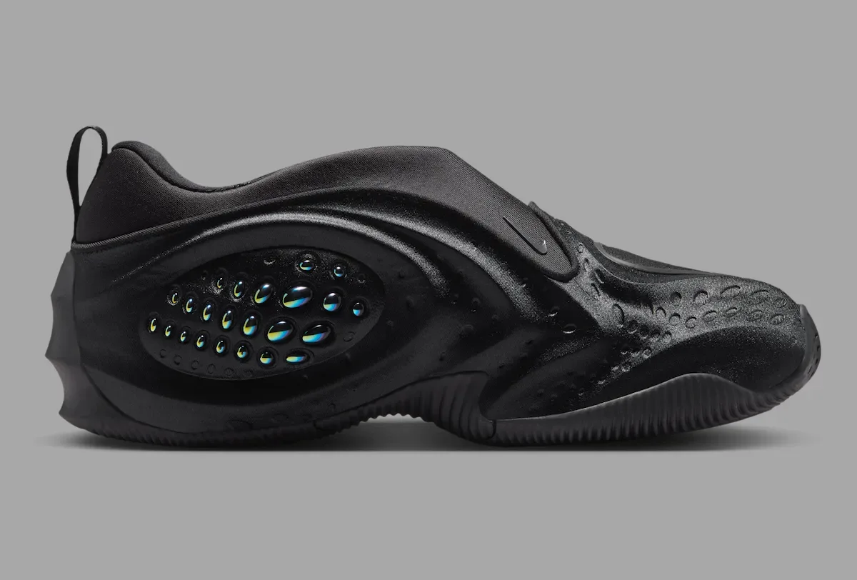 Nike First Sight Shadow “Black” 全黑一脚蹬官图曝光,Alpha Project基因重塑千禧年篮球鞋未来感插图2 Nike First Sight Shadow “Black” 全黑一脚蹬官图曝光,Alpha Project基因重塑千禧年篮球鞋未来感