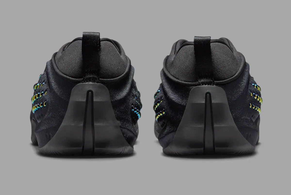 Nike First Sight Shadow “Black” 全黑一脚蹬官图曝光,Alpha Project基因重塑千禧年篮球鞋未来感插图4 Nike First Sight Shadow “Black” 全黑一脚蹬官图曝光,Alpha Project基因重塑千禧年篮球鞋未来感