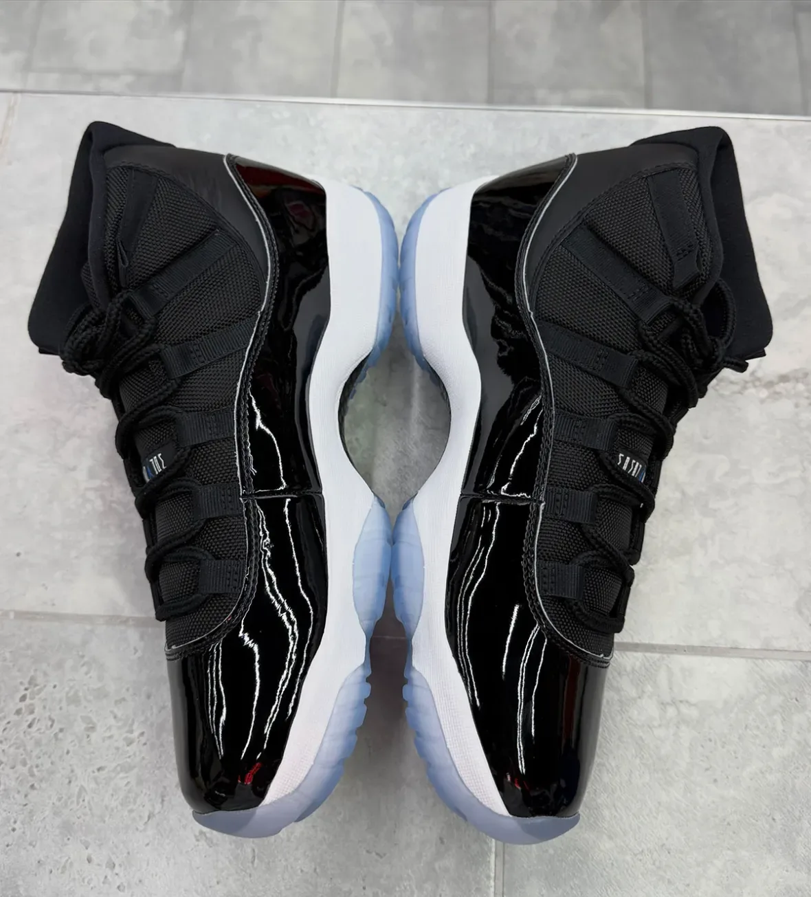 Air Jordan 11 “Space Jam” 2026 年回归：跨越三十年的漆皮传奇与发售详情