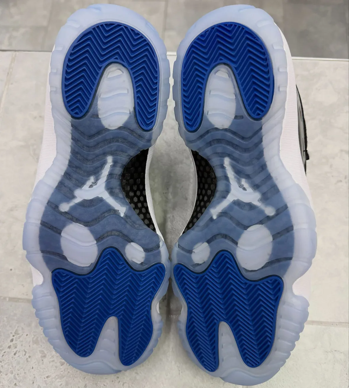 Air Jordan 11 “Space Jam” 2026 年回归：跨越三十年的漆皮传奇与发售详情