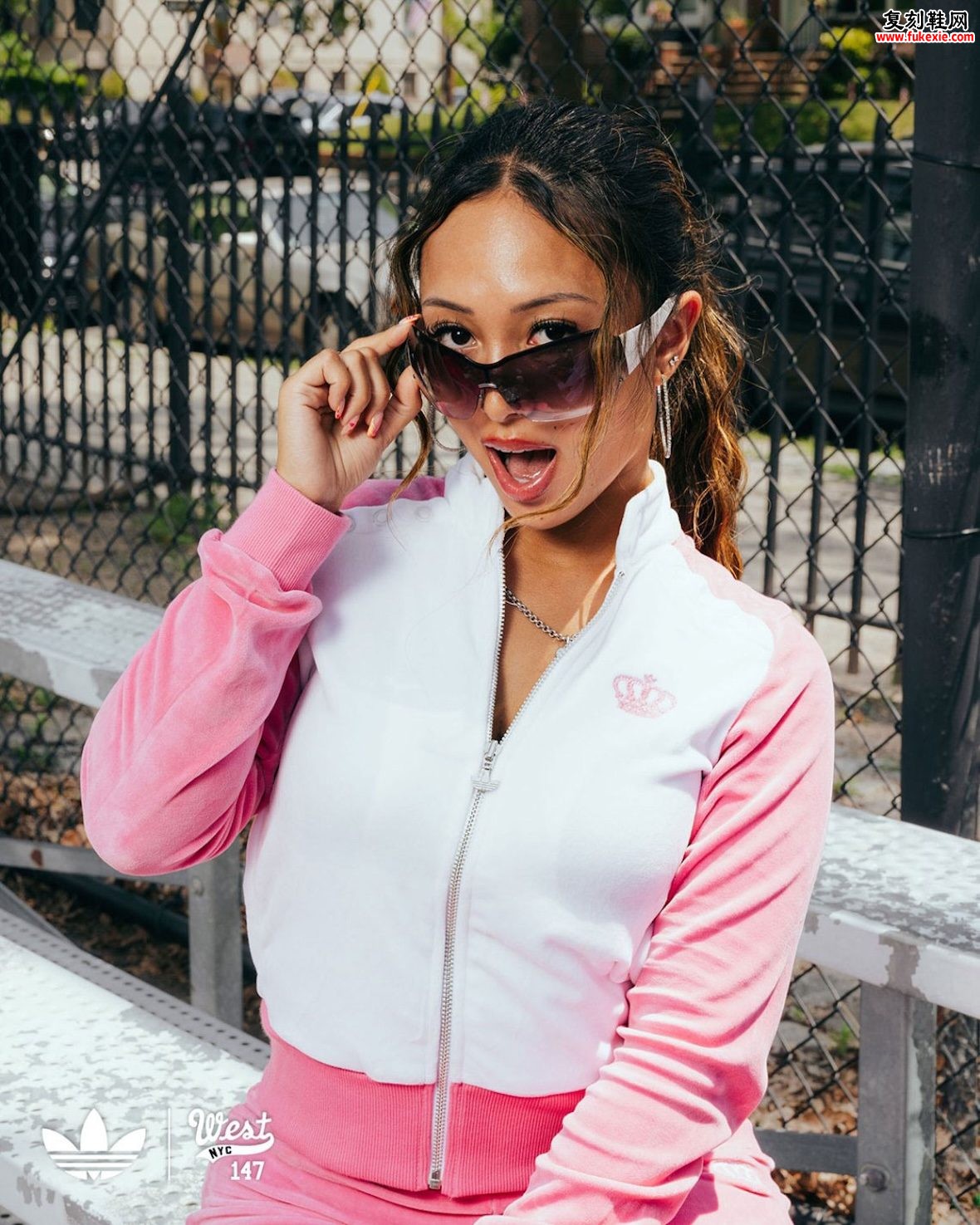 2026 West NYC Channels Bold Retro Ads For Its adidas Rod Laver白粉复古网球鞋独家深度评测