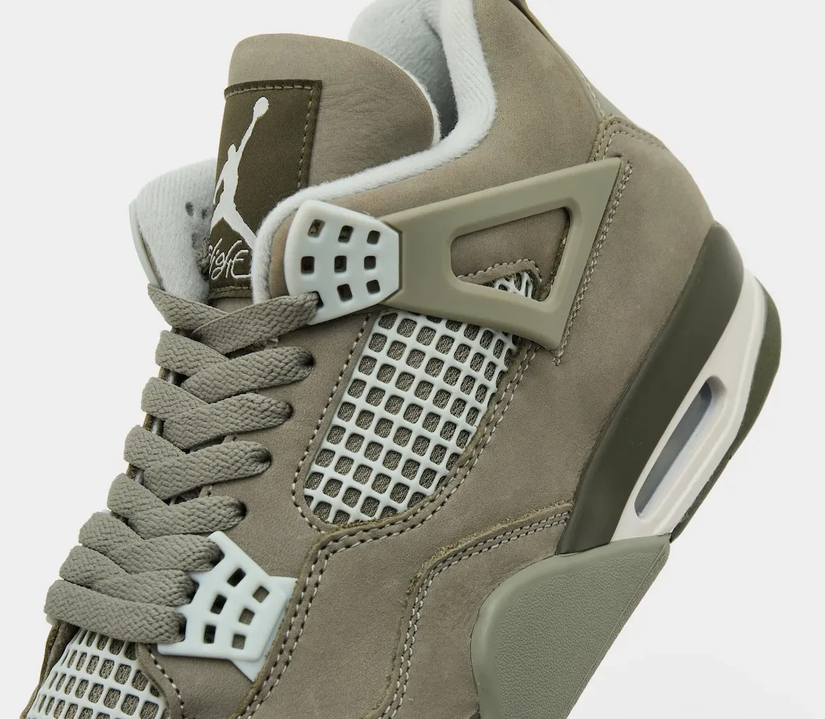 Air Jordan 4 “Light Army” 浅军绿欧洲限定配色2026假日季上线 军绿灰银鞋面仅限欧洲线上发售