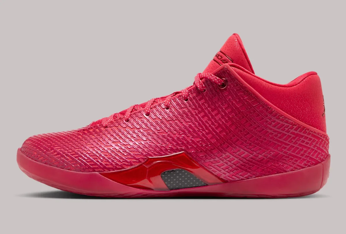 the Air Jordan 41 “University Red” AJ41大学红官方图曝光:红外23编织鞋面碳纤维板加持插图1 the Air Jordan 41 “University Red” AJ41大学红官方图曝光:红外23编织鞋面碳纤维板加持