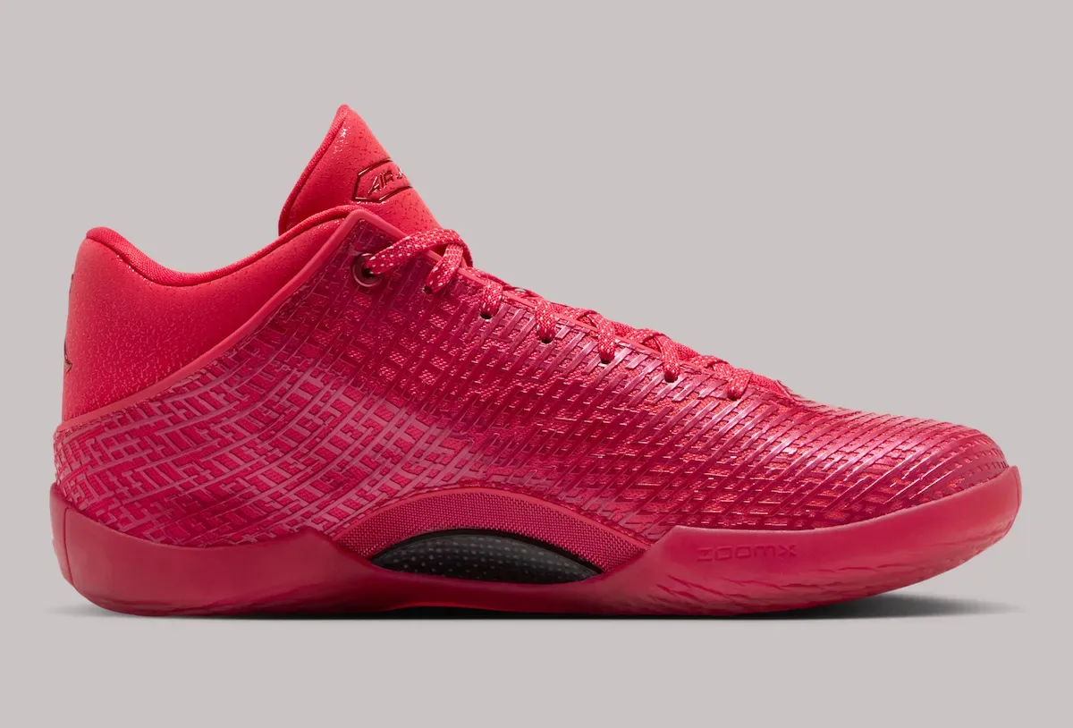 the Air Jordan 41 “University Red” AJ41大学红官方图曝光:红外23编织鞋面碳纤维板加持插图2 the Air Jordan 41 “University Red” AJ41大学红官方图曝光:红外23编织鞋面碳纤维板加持