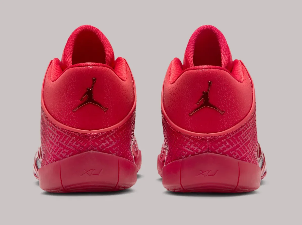 the Air Jordan 41 “University Red” AJ41大学红官方图曝光:红外23编织鞋面碳纤维板加持插图4 the Air Jordan 41 “University Red” AJ41大学红官方图曝光:红外23编织鞋面碳纤维板加持