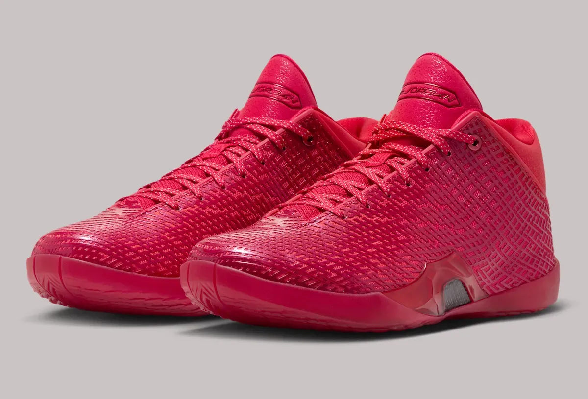 the Air Jordan 41 “University Red” AJ41大学红官方图曝光:红外23编织鞋面碳纤维板加持插图 the Air Jordan 41 “University Red” AJ41大学红官方图曝光:红外23编织鞋面碳纤维板加持