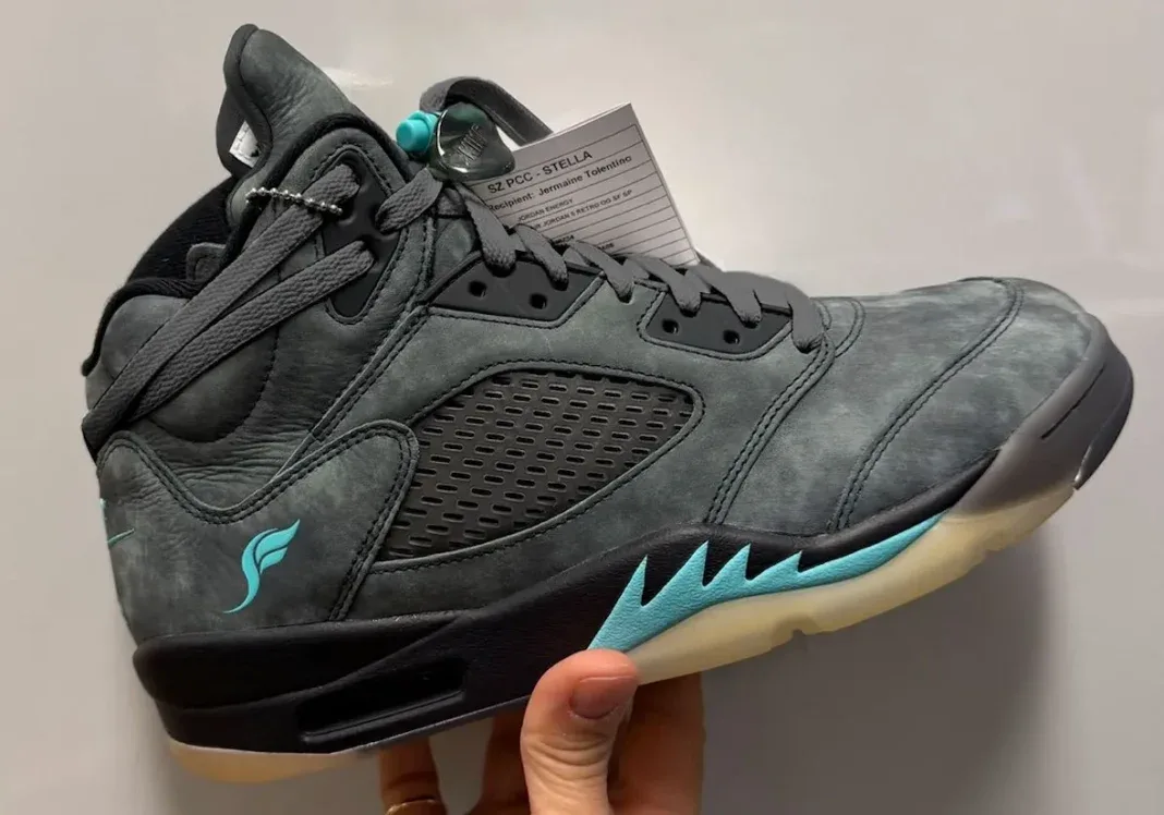 SoleFly x Air Jordan 5 极光绿灰麂皮联名2026年10月发售独家评测迈阿密家族关系与低调美学深度解读插图 SoleFly x Air Jordan 5 极光绿灰麂皮联名2026年10月发售独家评测迈阿密家族关系与低调美学深度解读