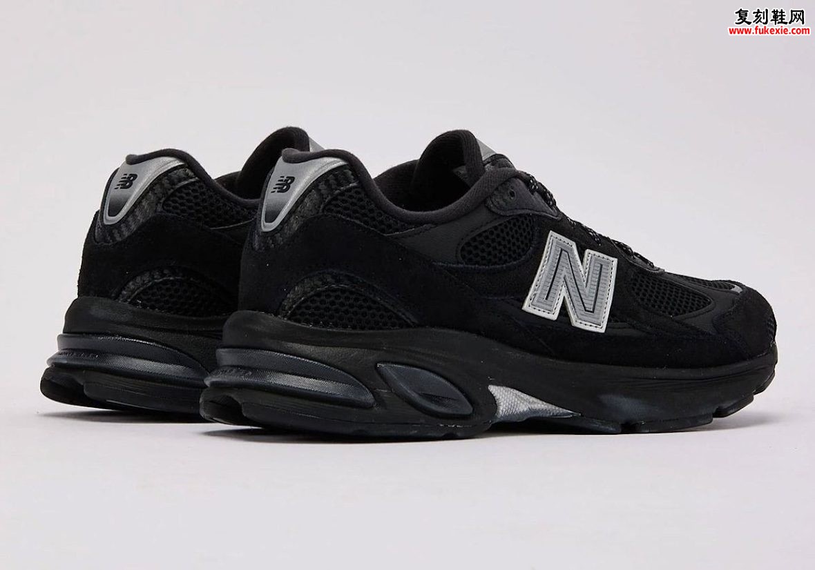 全黑碳纤维银标反光鞋带,DTLR x New Balance 2010 “Carbon Fiber” 8月5日独占发售插图2 全黑碳纤维银标反光鞋带,DTLR x New Balance 2010 “Carbon Fiber” 8月5日独占发售