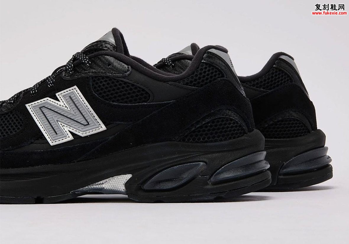 全黑碳纤维银标反光鞋带,DTLR x New Balance 2010 “Carbon Fiber” 8月5日独占发售插图3 全黑碳纤维银标反光鞋带,DTLR x New Balance 2010 “Carbon Fiber” 8月5日独占发售