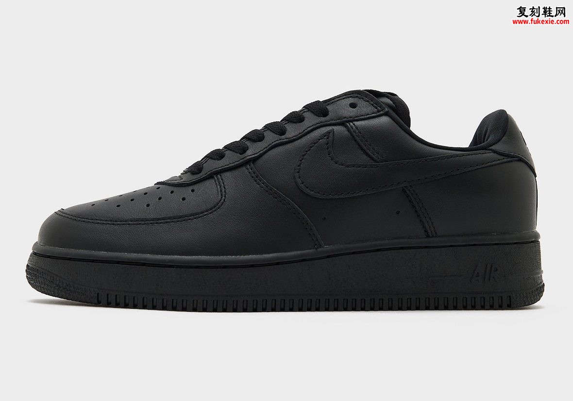 Nike Air Force ’01 “Triple Black”耐克空军一号零一版本全黑配色复刻回归千禧年鞋型重塑材质升级