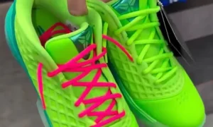 Nike Kobe 3 Low Protro “Grinch” 荧光绿配色重磅曝光，2026年9月发售，Kobe 6经典配色移植缩略图