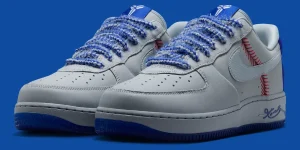 灰色皮革红色棒球缝线蛇纹Swoosh，Nike Kobe Air Force 1 Protro “Dodgers” 8月15日致敬洛杉矶缩略图