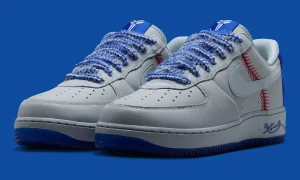 灰色皮革红色棒球缝线蛇纹Swoosh，Nike Kobe Air Force 1 Protro “Dodgers” 8月15日致敬洛杉矶缩略图