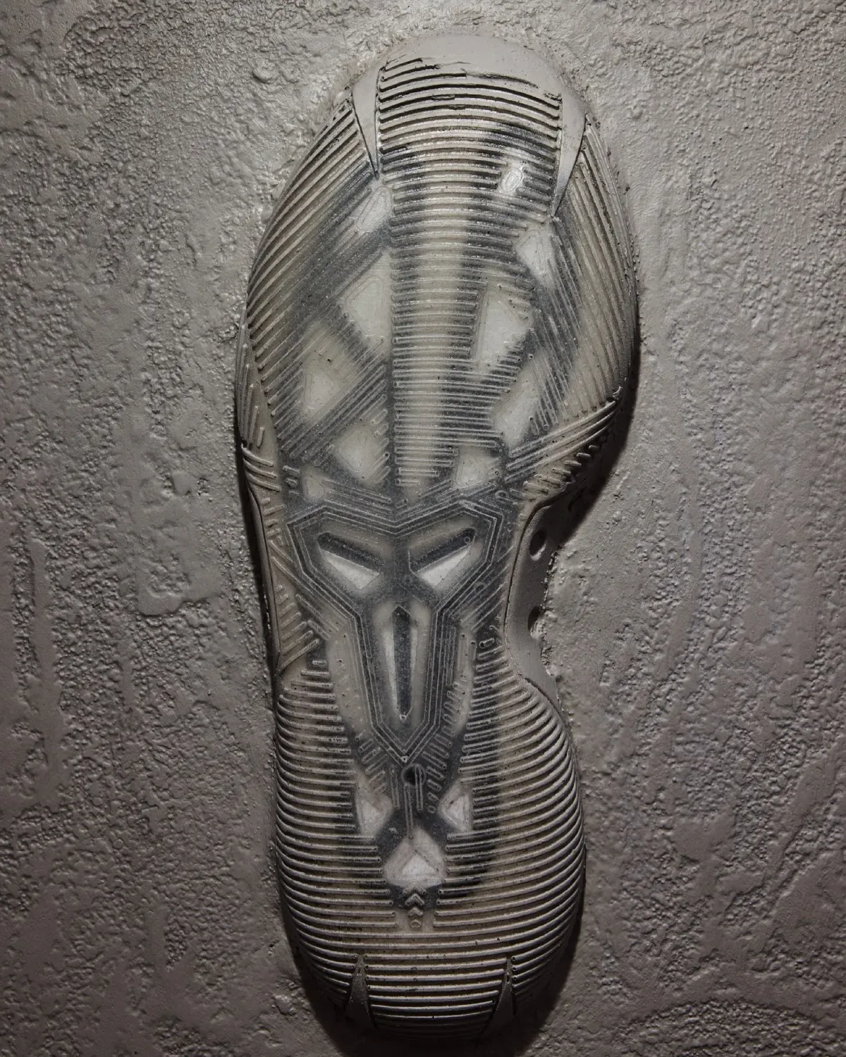 Nike Kobe NXT Prototype “Sail/Black” 科比生前最后遗作2027夏季发售插图1 Nike Kobe NXT Prototype “Sail/Black” 科比生前最后遗作2027夏季发售