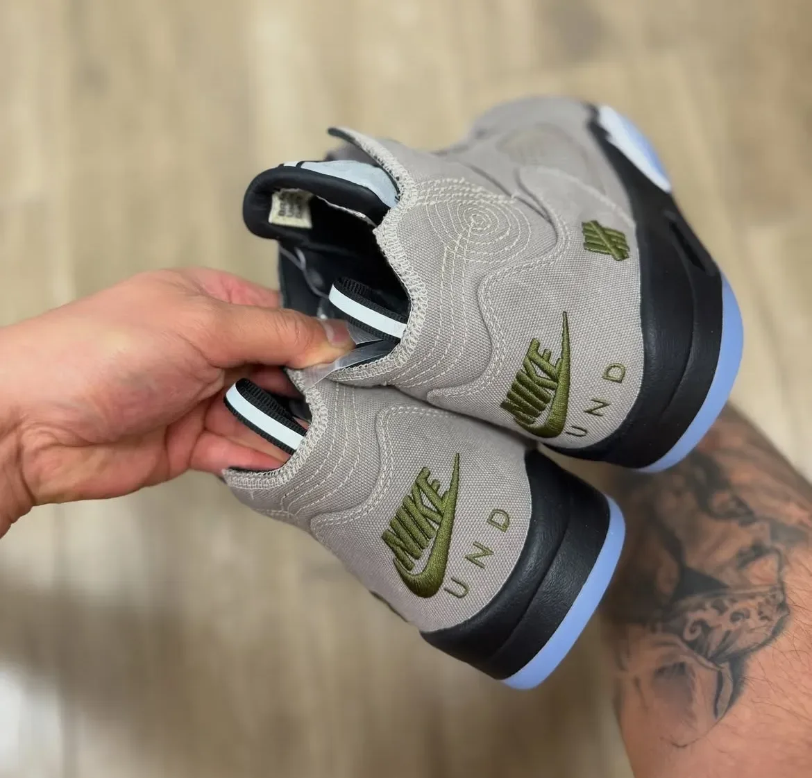 the Undefeated x Air Jordan 5 “Moon Fossil” 全明星发售军事风独家深度评测与搭配建议插图5 the Undefeated x Air Jordan 5 “Moon Fossil” 全明星发售军事风独家深度评测与搭配建议