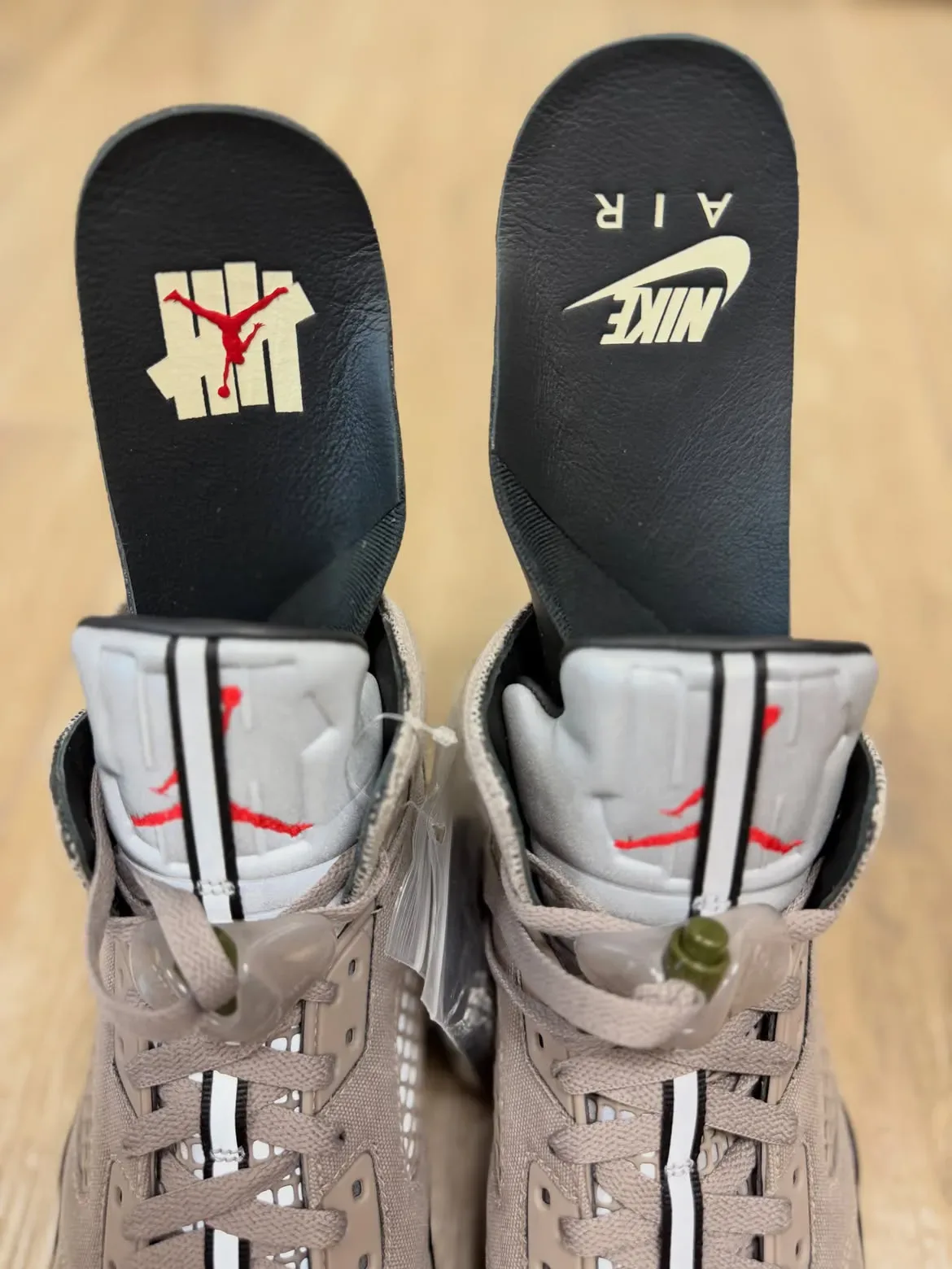 the Undefeated x Air Jordan 5 “Moon Fossil” 全明星发售军事风独家深度评测与搭配建议插图6 the Undefeated x Air Jordan 5 “Moon Fossil” 全明星发售军事风独家深度评测与搭配建议