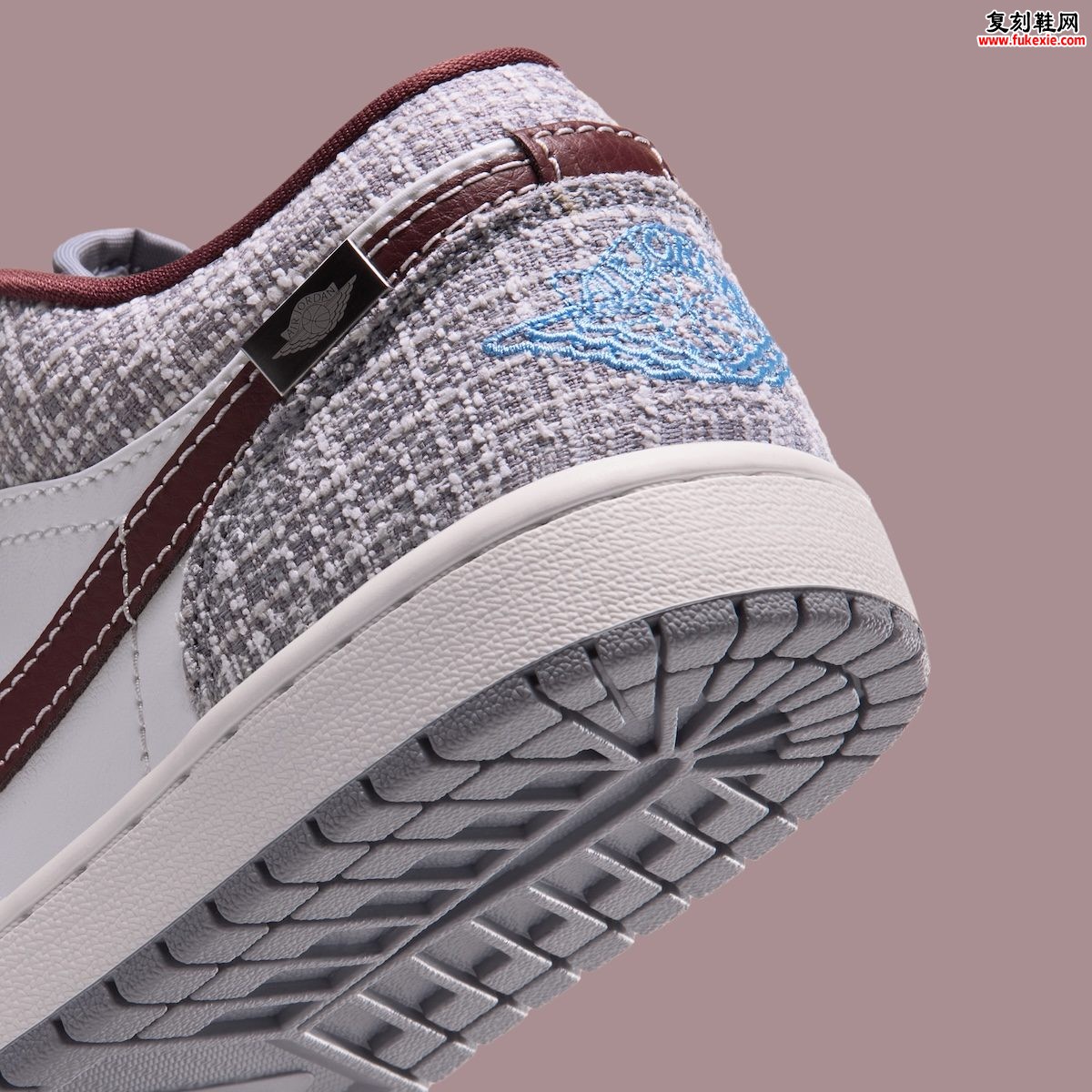 Air Jordan 1 Low “Boucle” 圈圈纱金属铭牌女性专属2026质感革新独家深度评测插图6 Air Jordan 1 Low “Boucle” 圈圈纱金属铭牌女性专属2026质感革新独家深度评测