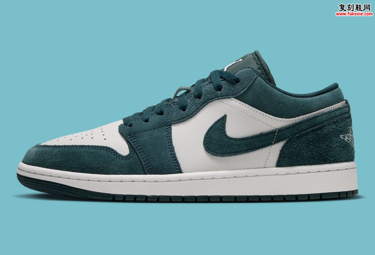 Air Jordan 1 Low “Midnight Spruce”午夜云杉深绿麂皮2026秋季复古质感独家评测插图1 Air Jordan 1 Low “Midnight Spruce”午夜云杉深绿麂皮2026秋季复古质感独家评测